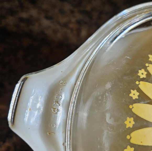 Pyrex Sunflower Casserole Dish - Picture 6 of 7